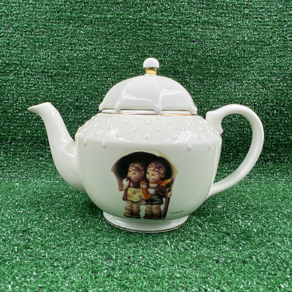 Vintage M.J. Hummel‎ Stormy Weather Teapot 6-1/2" Tall Danbury Mint White W/Art